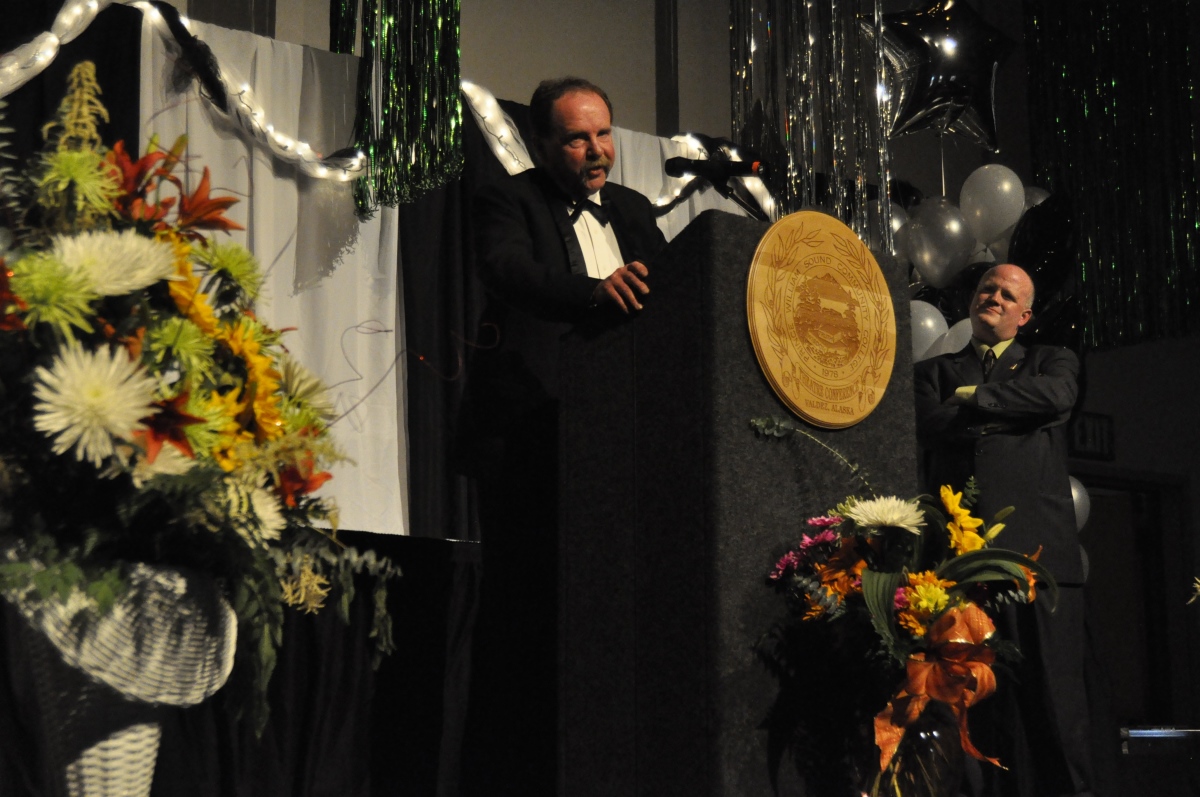 Ron Holmstrom accepts Jerry Harper Service Award 2009